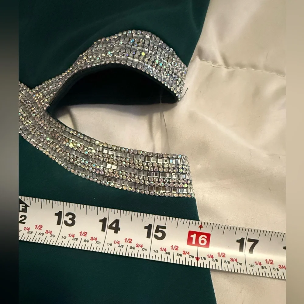 Elegant Green Strapless Dress with Silver Accents at midriff - Picture 6 of 12